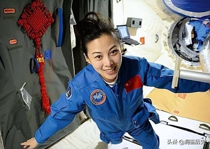 王亚平：曾为梦想偷改志愿，两次登上太空，她是怎么做到的？