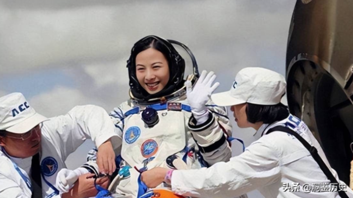 王亚平：曾为梦想偷改志愿，两次登上太空，她是怎么做到的？